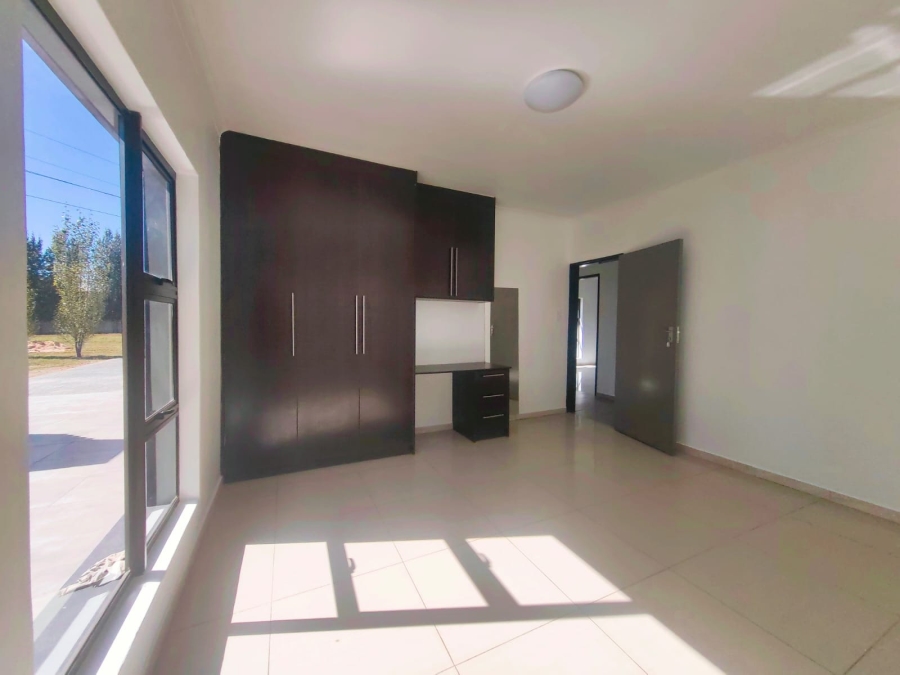 5 Bedroom Property for Sale in Grimbeeck Park North West